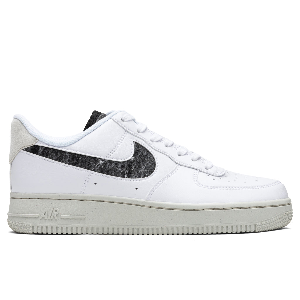 Women's Air Force 1 '07 SE - White/Black/Light Bone
