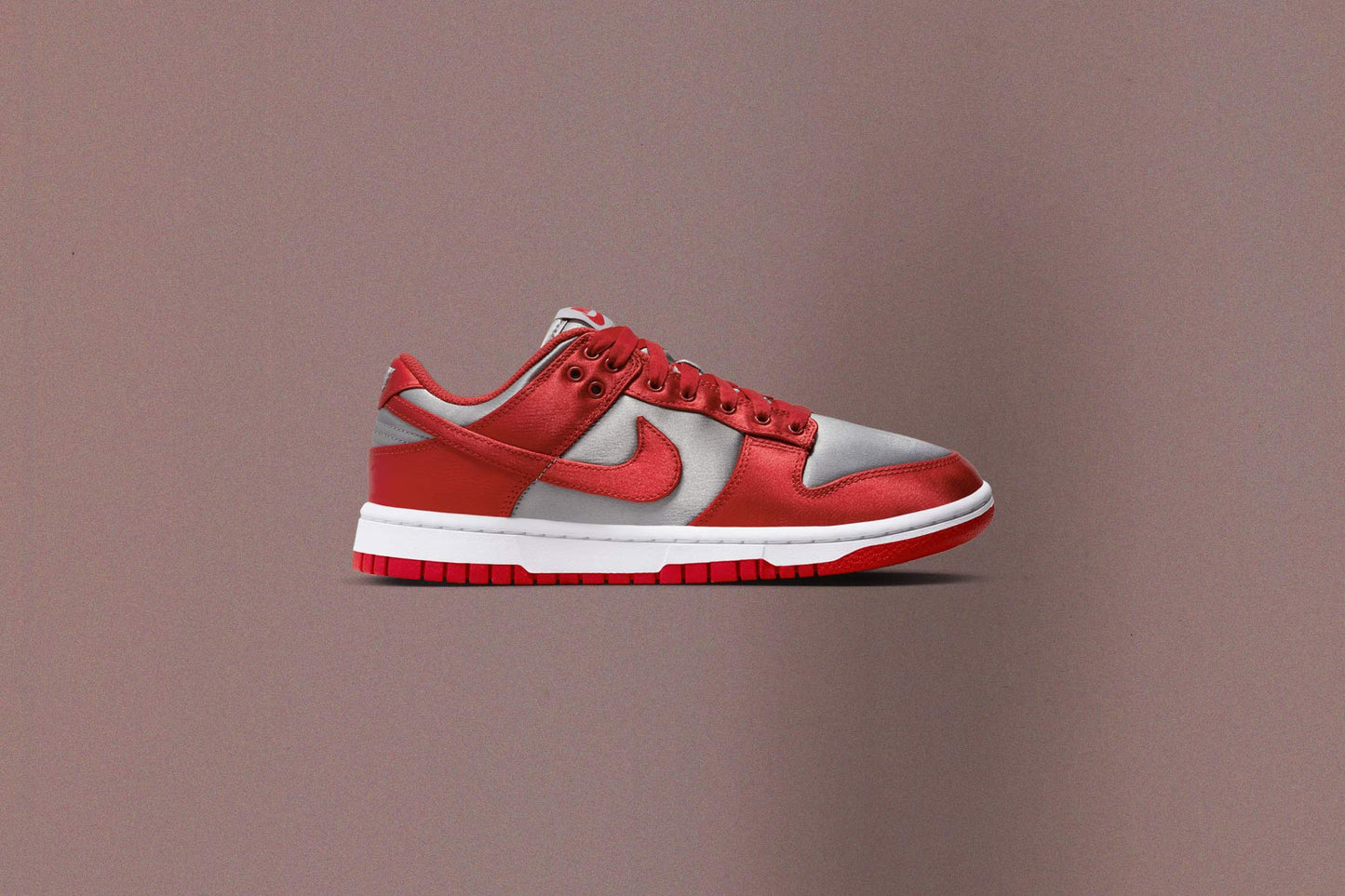 Women's Dunk Low - Medium Grey/Varsity Red/White
