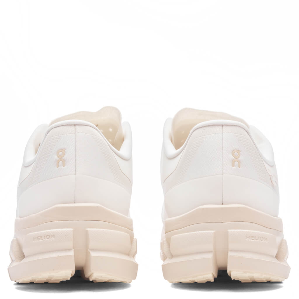 Women's Cloudflow 4 - White/Moon
