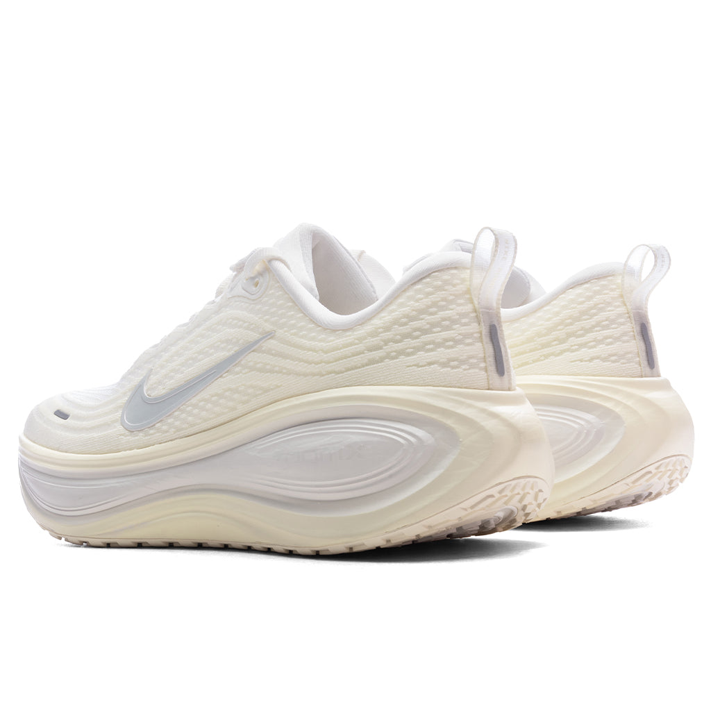 Women's Vomero Plus - Sail/Summit White/Alabaster