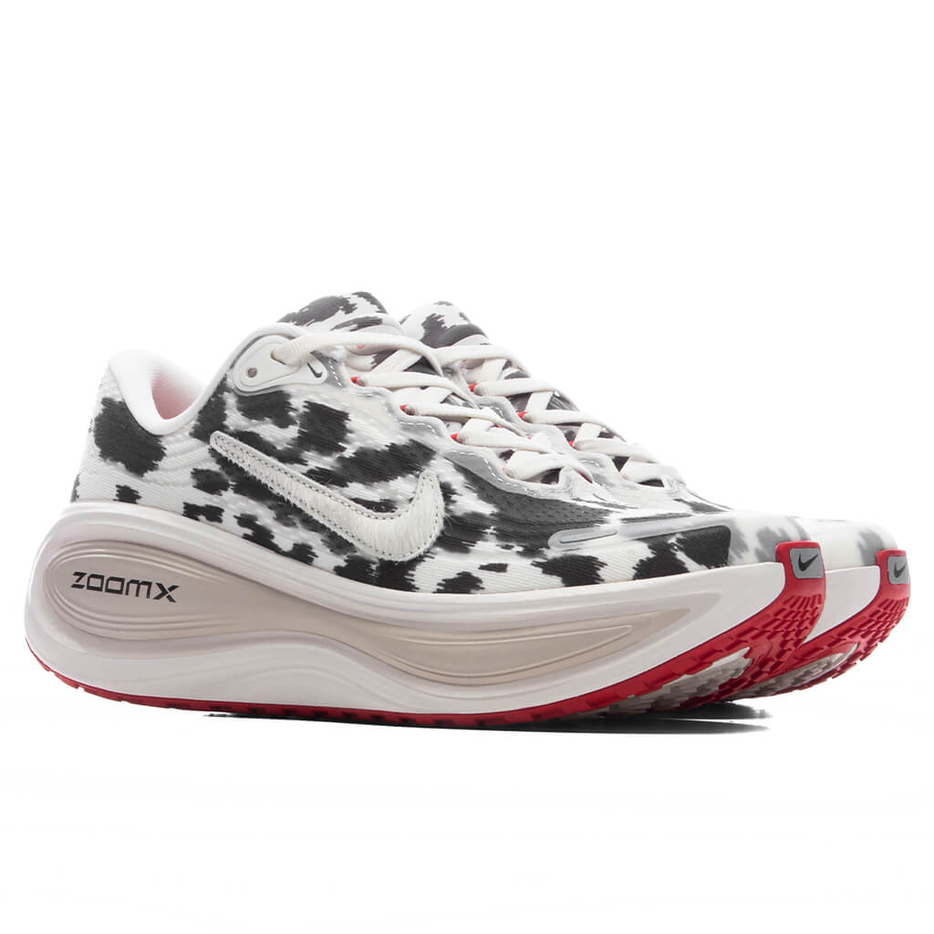 Women's Vomero Plus - Sail/Sail/University Red/Light Orewood Brown