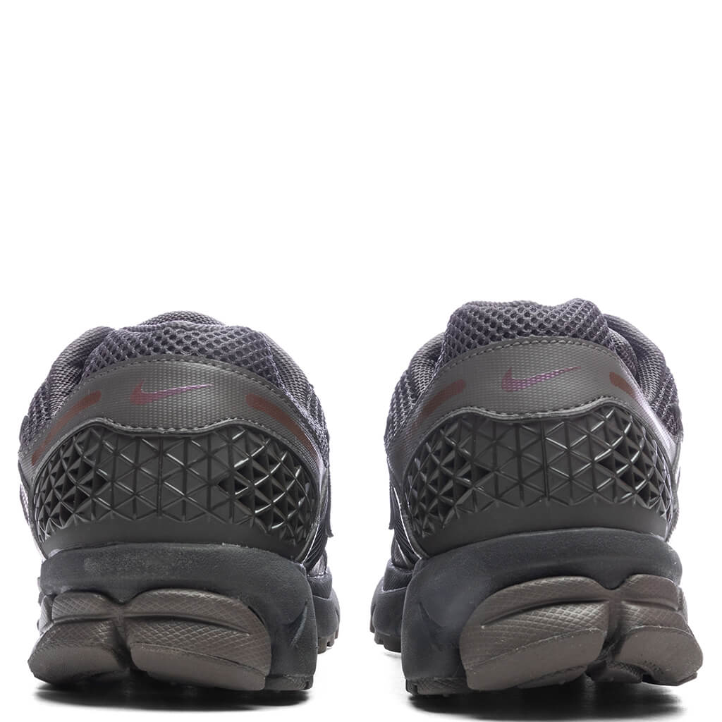 Zoom Vomero 5 - Cave Stone/Metallic Silver/Multi-Color