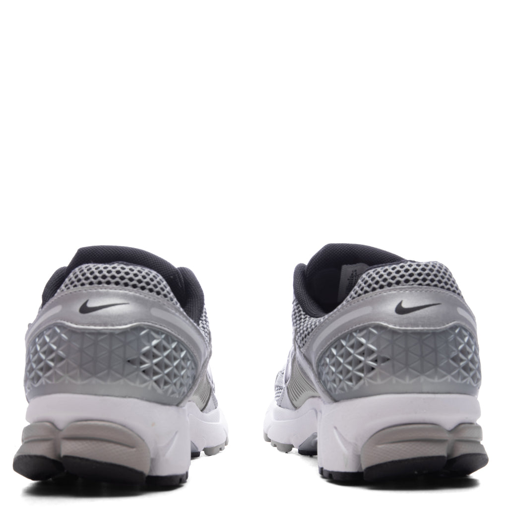 Zoom Vomero 5 - Metallic Silver/Black/College Grey