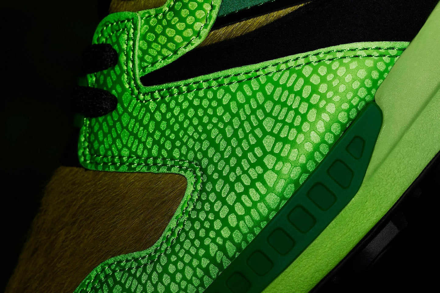 adidas Originals x atmos ZX 8000 - Solar Green/Black