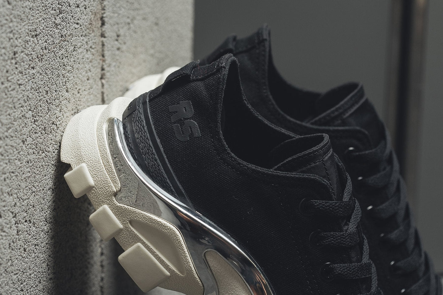 adidas Originals x Raf Simons Detroit Runner - Core Black/Core White