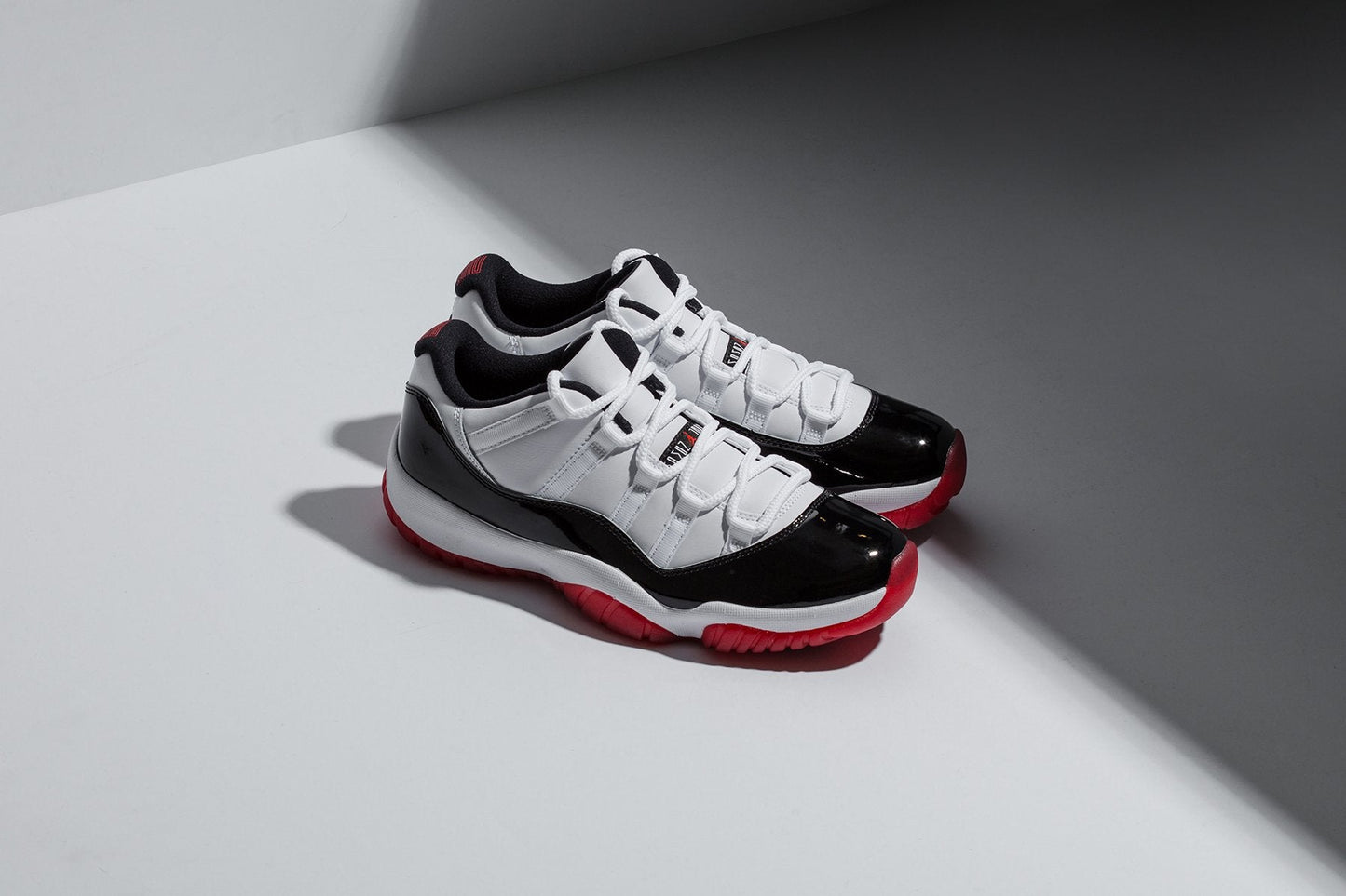 Air Jordan 11 Retro Low - White/University Red/Black/True Red