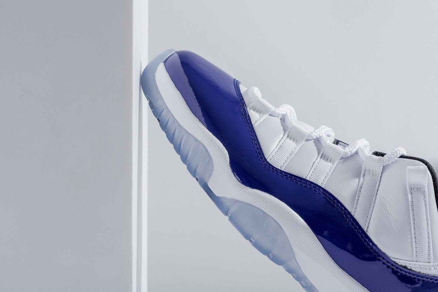 Women's Air Jordan 11 Retro Low "Concord" - White/Black/Concord
