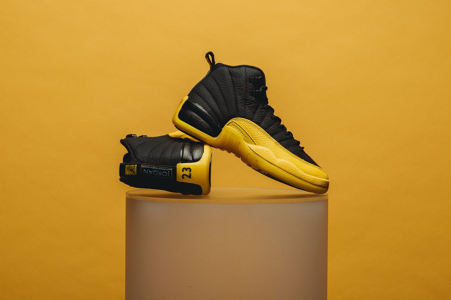 Air Jordan 12 Retro (GS) - Black/University Gold