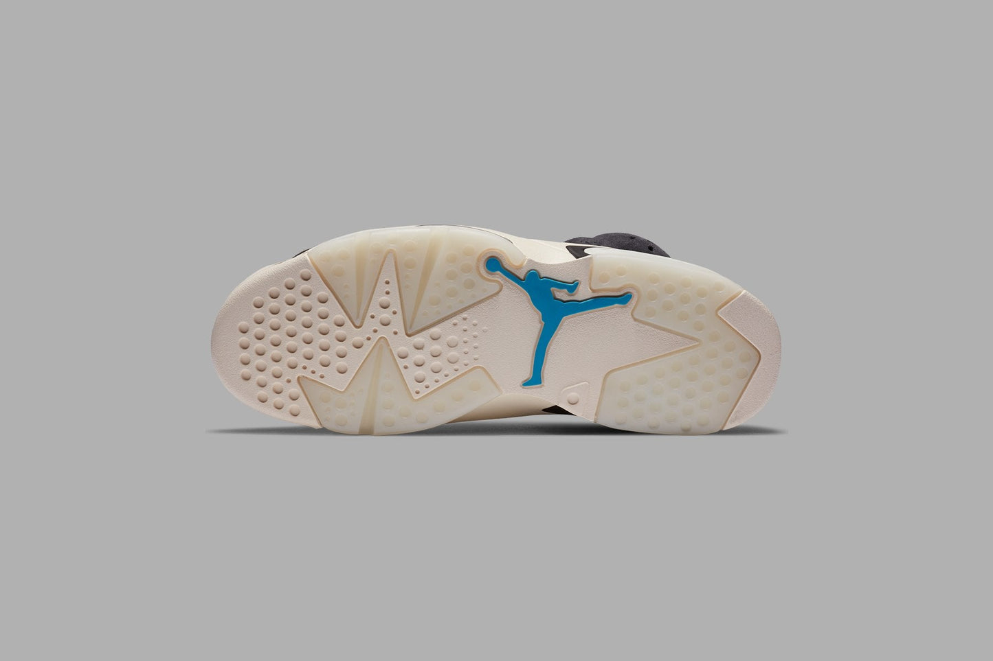 Women's Air Jordan 6 Retro "Light Smoke" - Black/Chrome