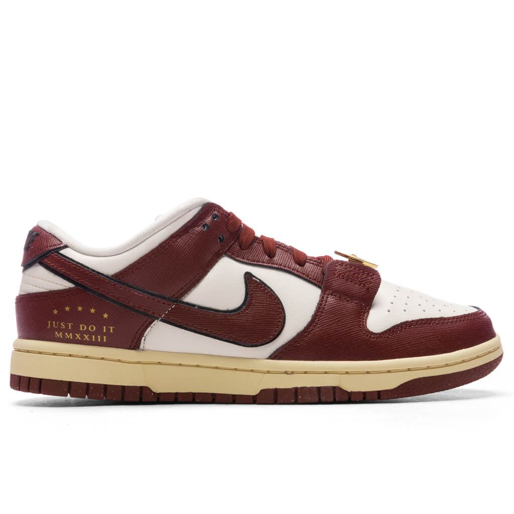 Women's Dunk Low SE Sisterhood Team Red - Sail/Team Red/Black/Muslin