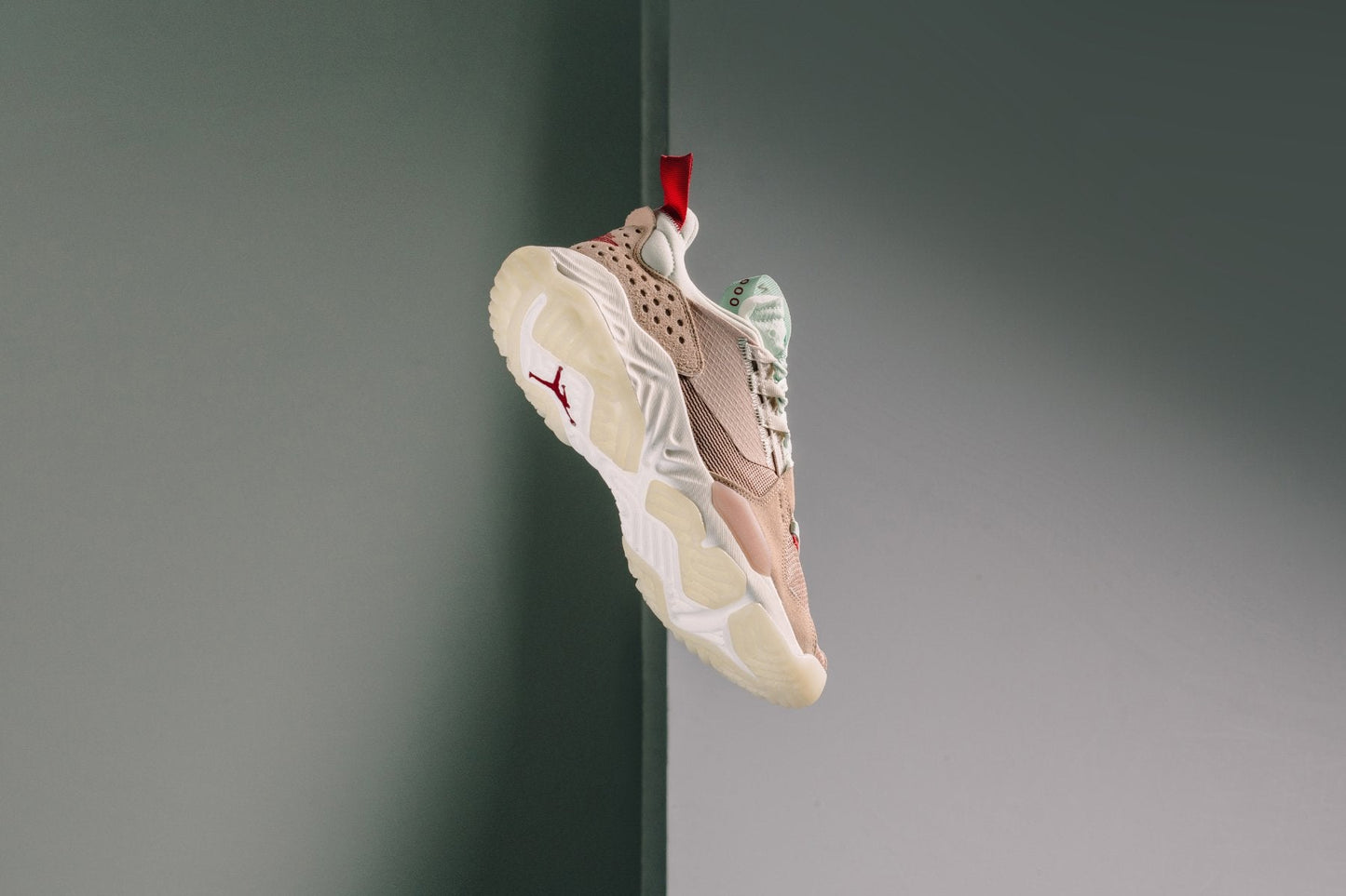 Delta - Vachetta Tan/Gym Red/Jade Aura
