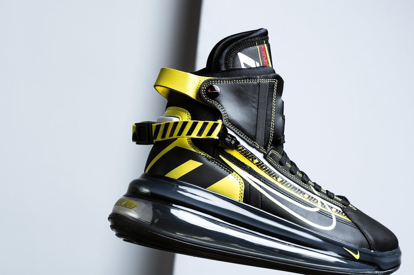 Air Max 720 Saturn AS QS - Black/Dynamic Yellow/University Red