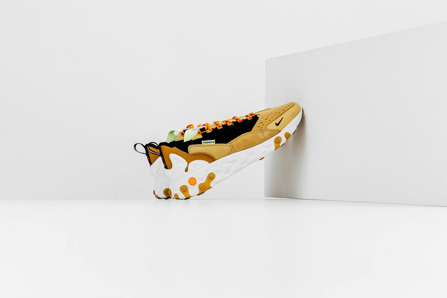 React Sertu - Club Gold/Black/Wheat/Bright Ceramic